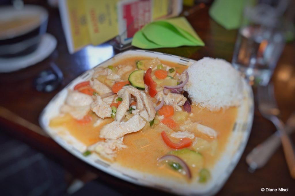 Red Curry Chicken, Hanoi Restaurant