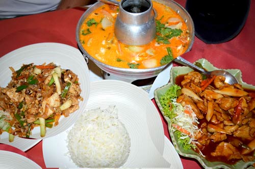 Tom Kha Gai, Pad Thai Gai & Nam Dang - Sawaddee Restaurant, Chiang Rai, Thailand