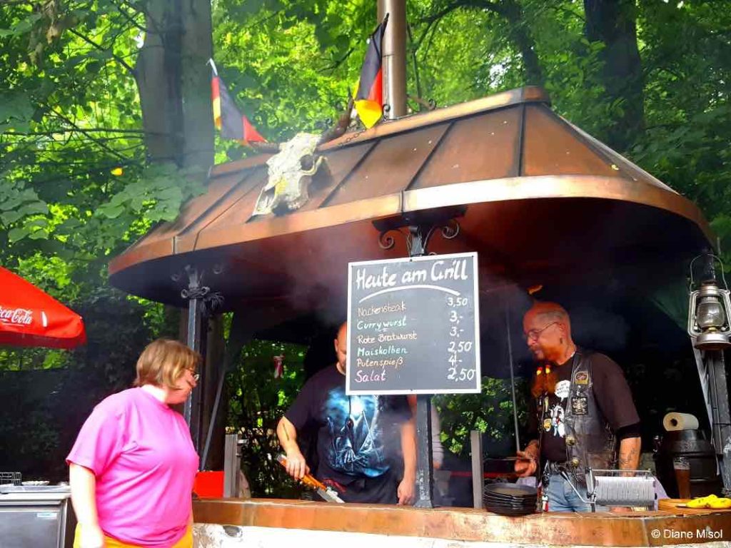 BBQ Grill at the Kolbenfresser, Konstanz. Fussball Anschauen