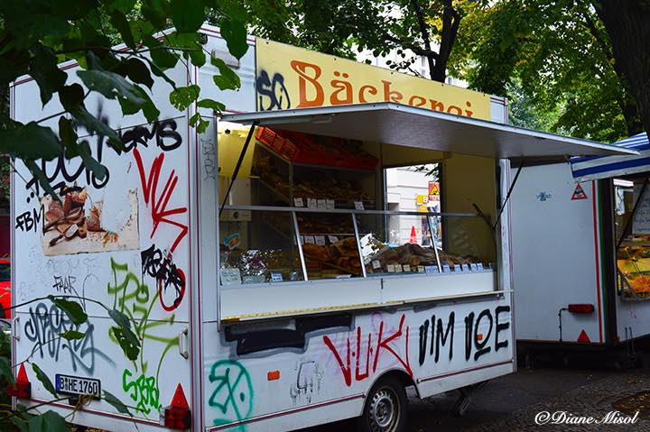 Graffiti Laden Bakery Wagon, Boxhagener Platz, Berlin