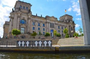 Stairway to Water - Reichstag, Berlin Spree Cruise -0354