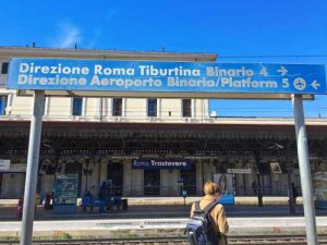 Roma Trastevere Train Platform sign to Airport