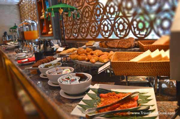Breakfast Buffet - Yonne Cafe & Bar, SenS Hotel Ubud, Bali