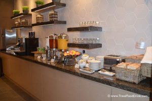 Juice Coffee Tea Cereal Bread Bar - Plaza Premium Lounge
