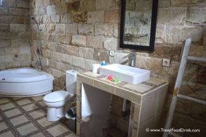 The Wood Room Bathroom - Sleepy Gecko Guesthouse, Canggu, Bali